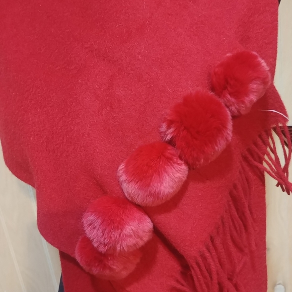 Maggie Red Wool Pompom Fringed Scarf NEW - Picture 2 of 7